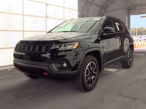 Used 2024 Jeep Compass Trailhawk AWD/4WD image 1