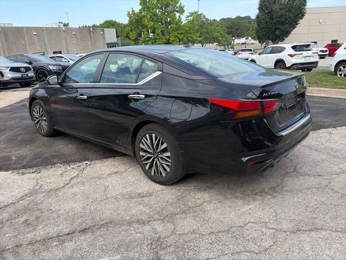 Used 2023 Nissan Altima 2.5 SV w/ SV Premium Package FWD image 7
