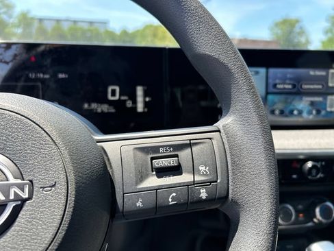 Certified 2025 Nissan Kicks SV AWD/4WD image 15