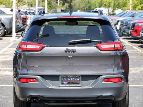 Used 2018 Jeep Cherokee Latitude w/ Altitude Package FWD image 26