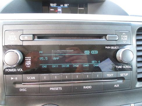 Used 2013 Toyota Sienna SE image 10