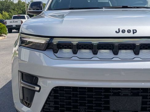 New 2026 Jeep Grand Wagoneer L 4WD w/ HD Trailer Tow Package image 10