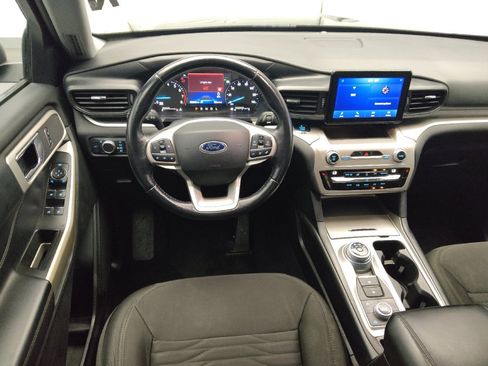 Used 2021 Ford Explorer XLT AWD/4WD image 22