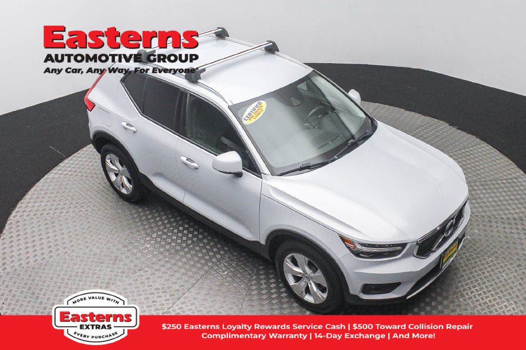 Used 2021 Volvo XC40 T4 Momentum FWD image 4