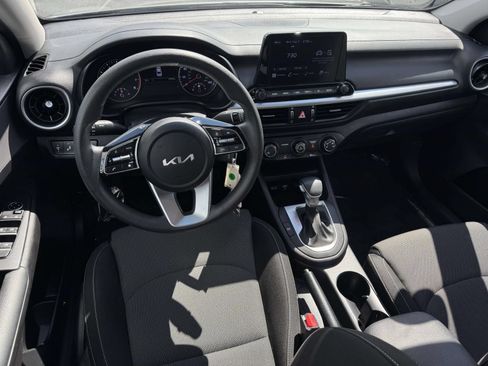 Used 2023 Kia Forte LXS w/ LXS Technology Package FWD image 2