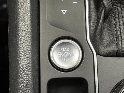 Used 2020 Volkswagen Atlas Cross Sport SEL Premium image 23