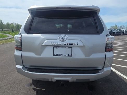 Used 2021 Toyota 4Runner SR5 AWD/4WD image 10