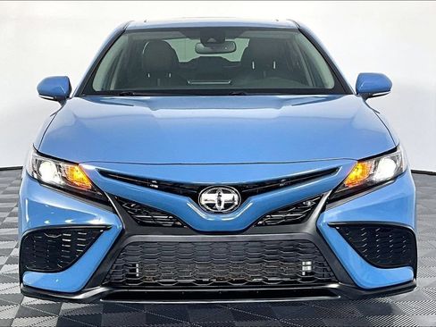 Used 2024 Toyota Camry SE w/ Cold Weather Package FWD image 3