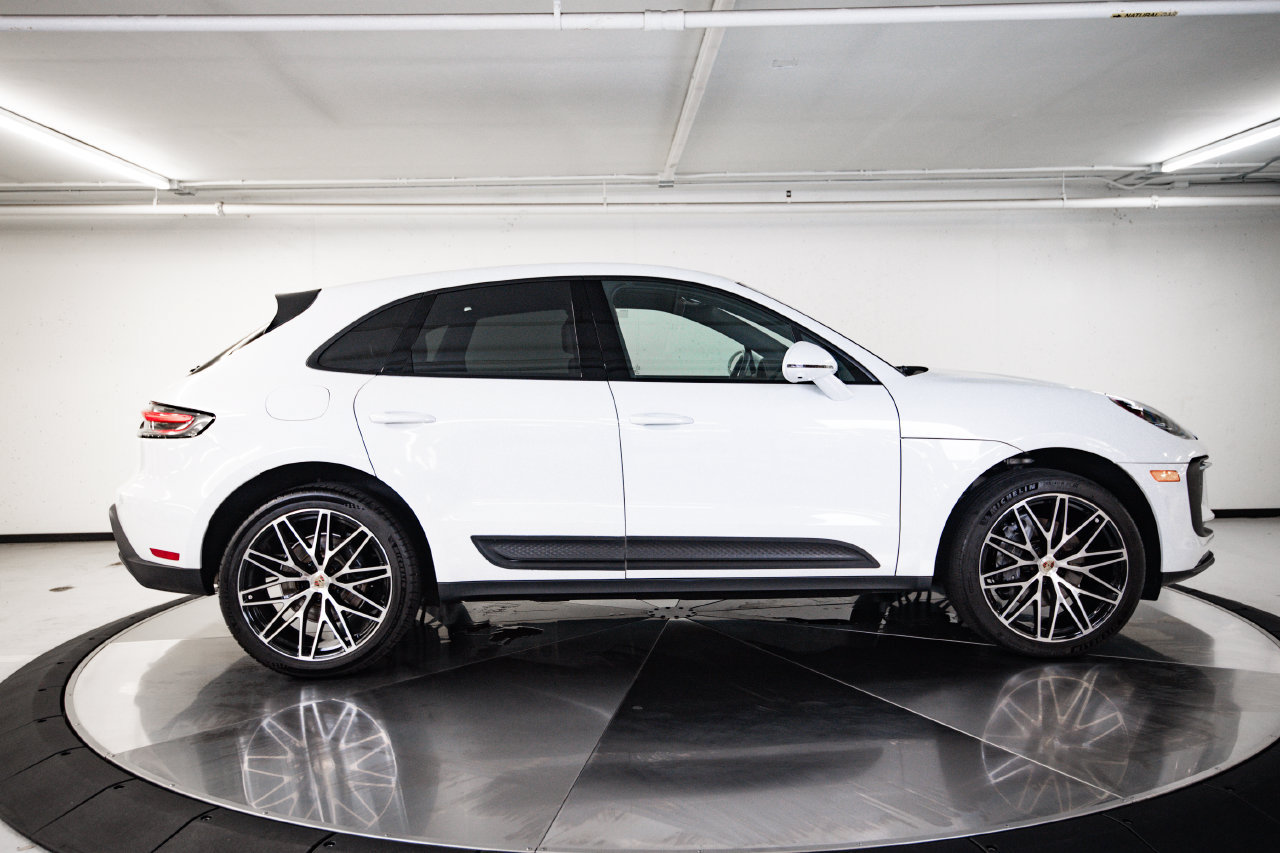Certified 2023 Porsche Macan AWD/4WD image 8
