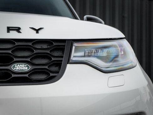 Used 2025 Land Rover Discovery Dynamic SE image 6