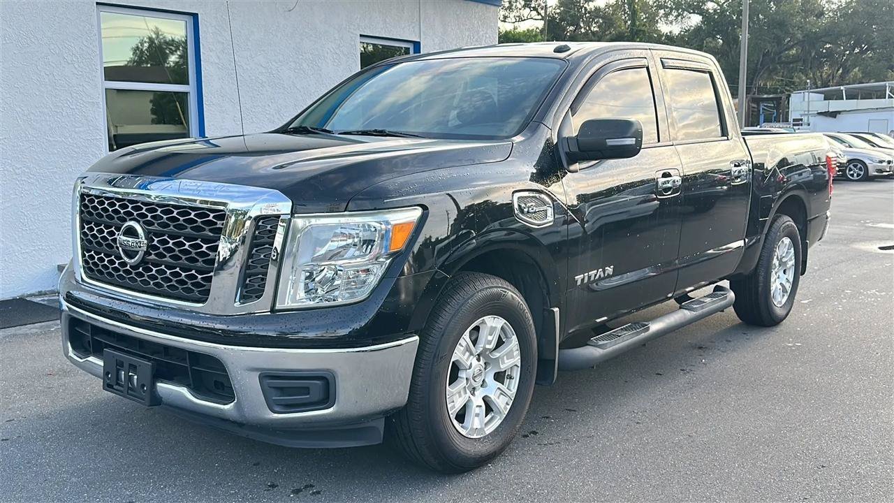 Used 2017 Nissan Titan SV RWD image 2
