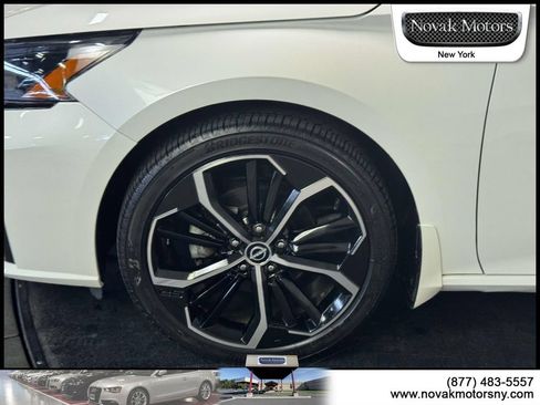 Used 2024 Nissan Altima 2.5 SR w/ SR Premium Package FWD image 5