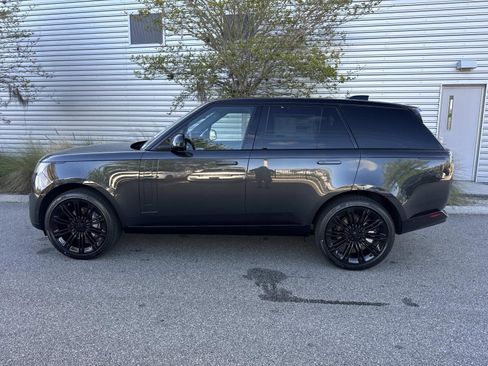 New 2026 Land Rover Range Rover SE image 2