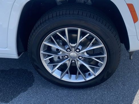 New 2025 Jeep Grand Cherokee Summit image 11