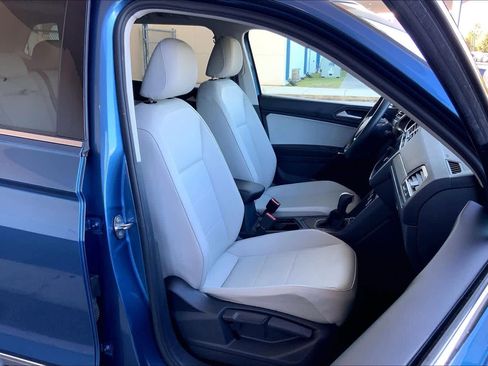 Used 2020 Volkswagen Tiguan SE image 9