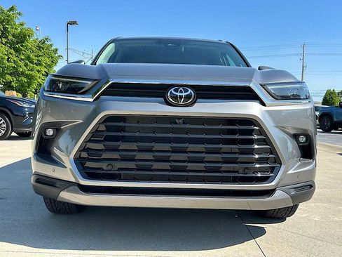 New 2026 Toyota Grand Highlander AWD image 6
