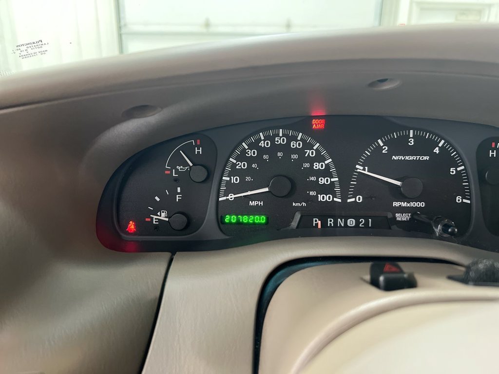 Used 2001 Lincoln Navigator 4WD image 13