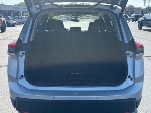 Used 2025 Nissan Rogue SV FWD image 25