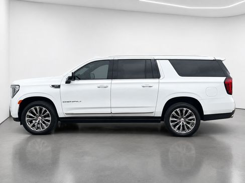 Used 2021 GMC Yukon XL Denali w/ Denali Premium Package AWD/4WD image 2