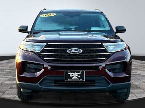 Certified 2022 Ford Explorer XLT image 3