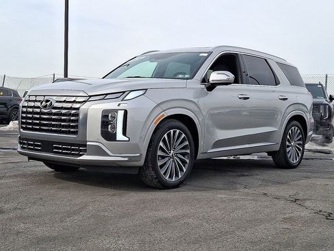 Used 2024 Hyundai Palisade Calligraphy image 3