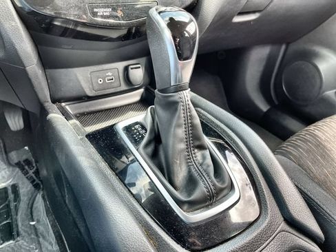 Used 2019 Nissan Rogue S AWD/4WD image 21