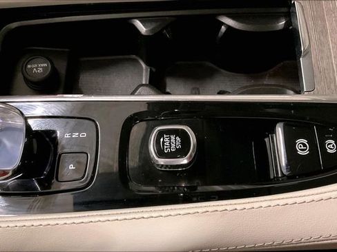 Certified 2023 Volvo XC90 B6 Ultimate AWD/4WD image 35