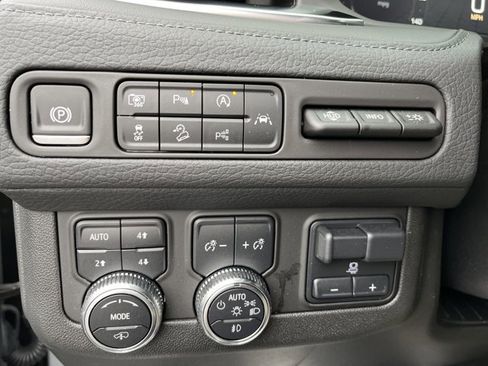 Used 2024 GMC Yukon Denali w/ Advanced Technology Package image 30