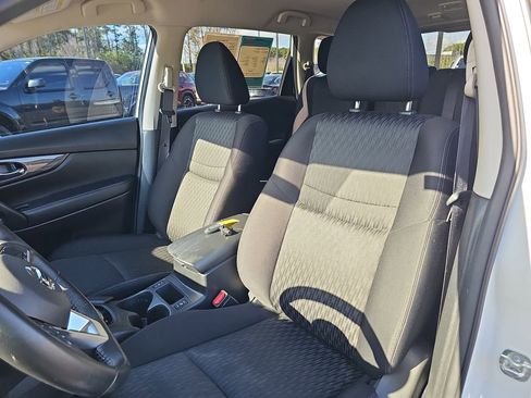 Used 2019 Nissan Rogue SV image 19