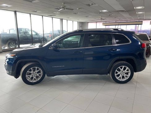 Used 2018 Jeep Cherokee Latitude Plus image 4