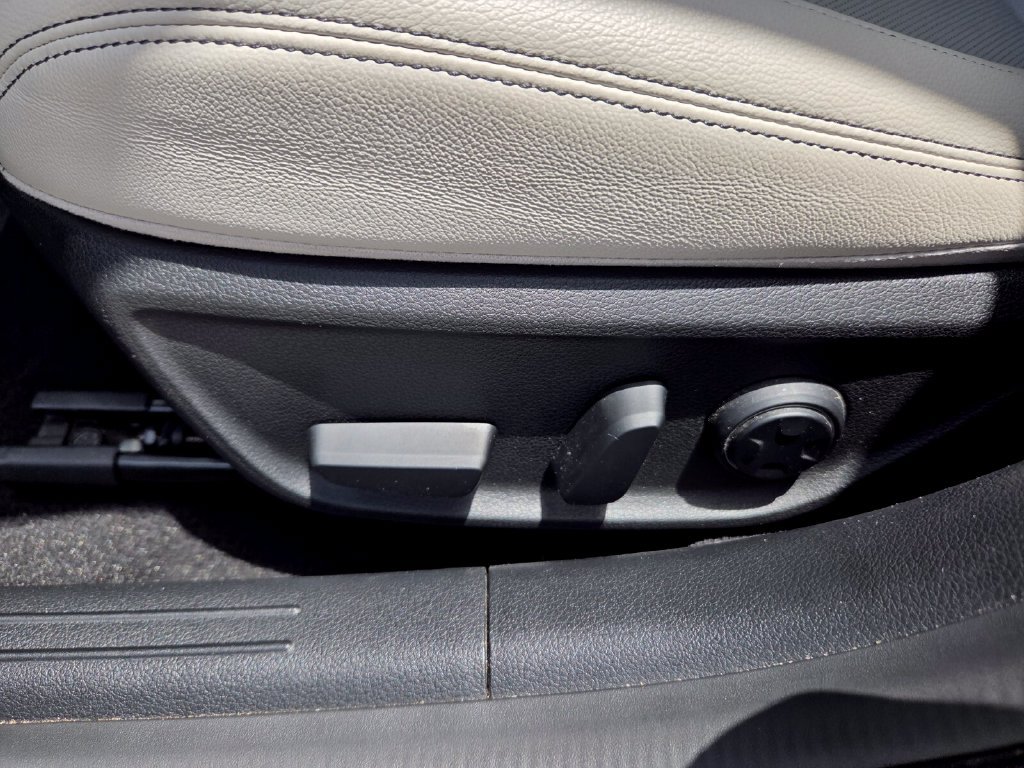 Used 2025 Genesis G70 2.5T RWD image 5