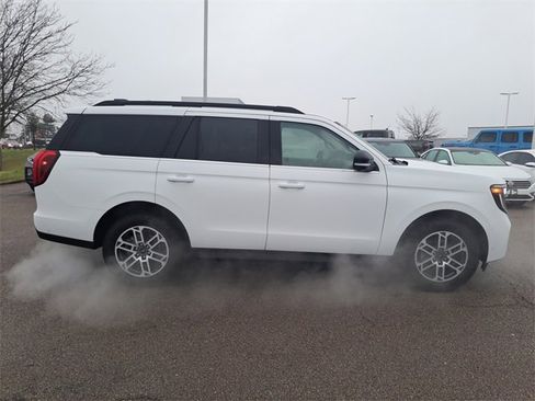 Certified 2025 Ford Expedition Active image 6