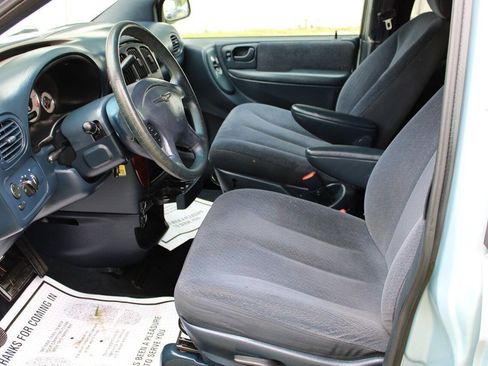 Used 2001 Chrysler Town & Country LX FWD image 15