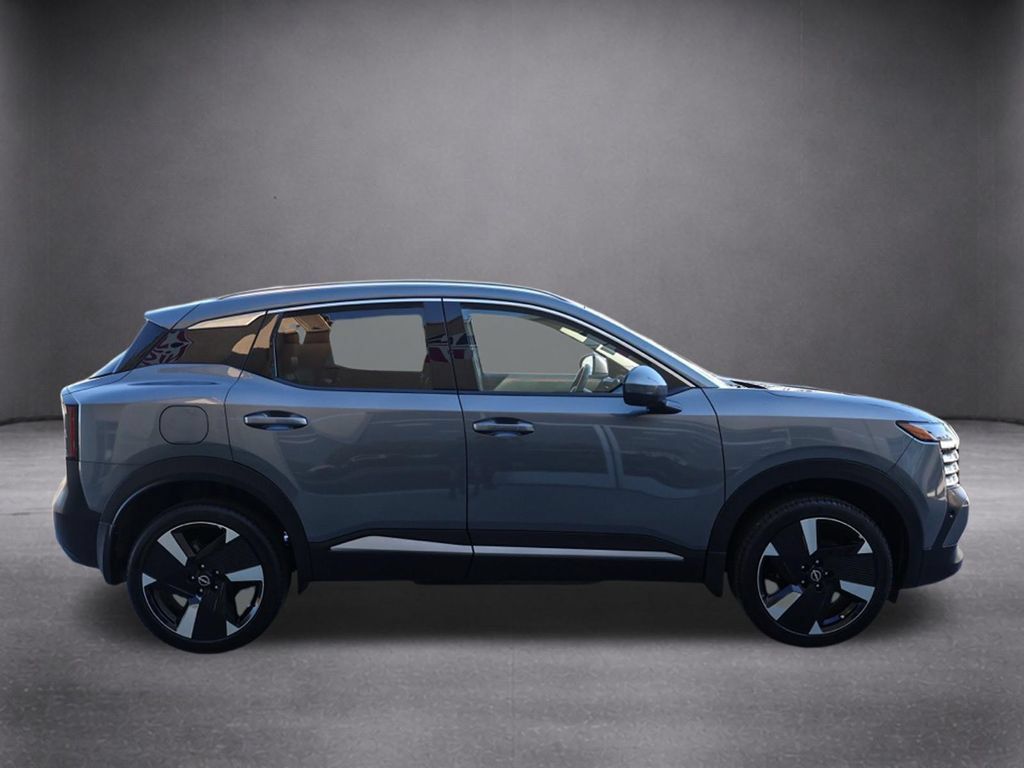 Used 2025 Nissan Kicks SR FWD image 3