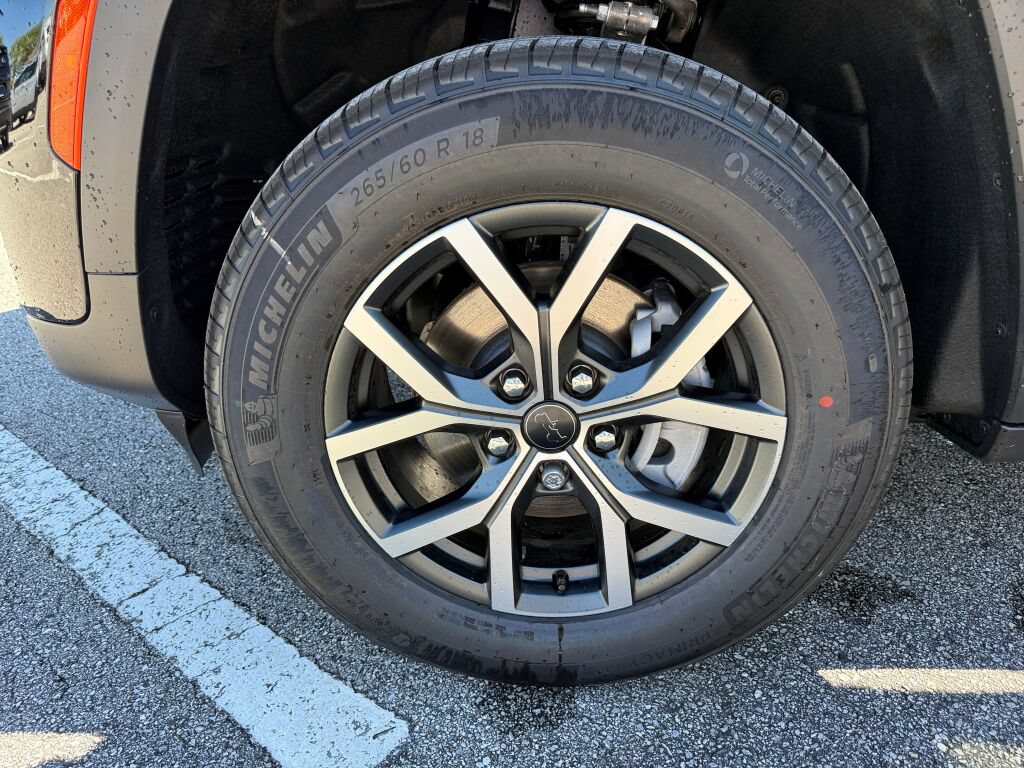 New 2027 Jeep Grand Cherokee Laredo RWD image 33