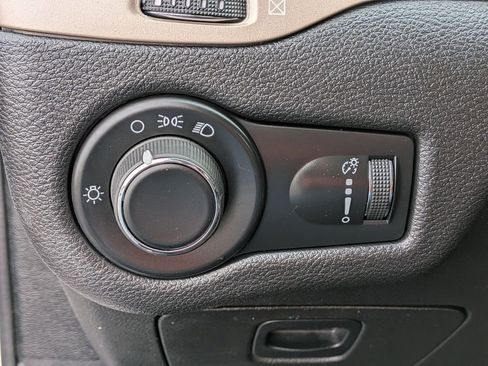 Used 2017 Jeep Cherokee Sport image 26