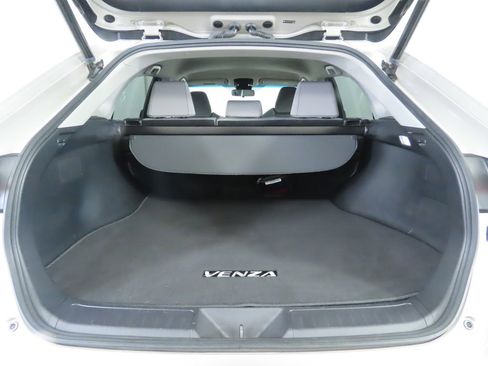 Used 2021 Toyota Venza LE image 28