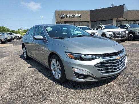 Used 2025 Chevrolet Malibu LT FWD image 3