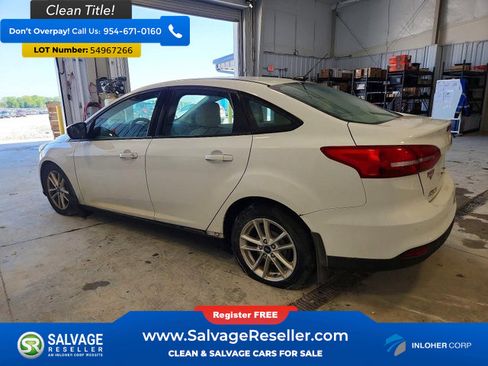 Used 2016 Ford Focus SE w/ Exterior Protection Package FWD image 3
