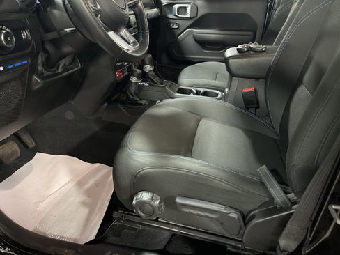 Used 2023 Jeep Wrangler Rubicon w/ Cold Weather Group image 9