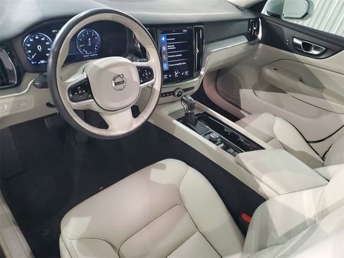 Used 2021 Volvo V60 T5 Cross Country image 14