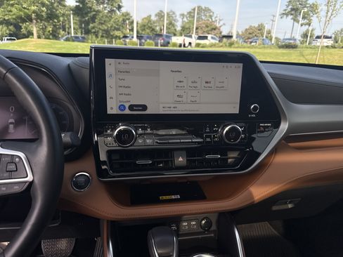 Used 2023 Toyota Highlander Platinum FWD image 30