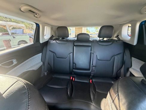 Used 2022 Jeep Compass Latitude image 10