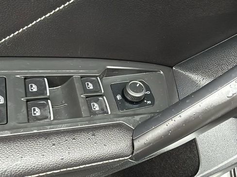 Used 2023 Volkswagen Tiguan SE R-Line image 14