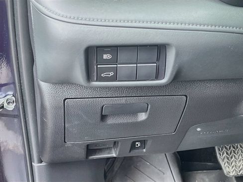 Used 2025 Toyota Highlander XLE AWD/4WD image 10