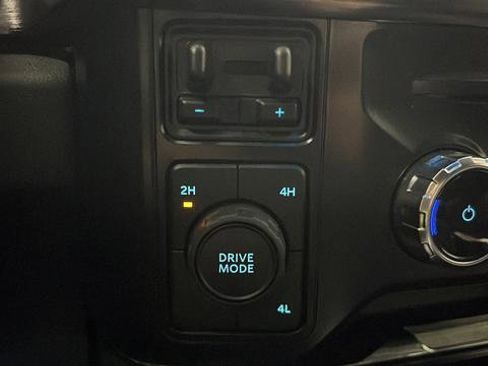 Used 2024 Ford F250 Lariat w/ Sport Appearance Package AWD/4WD image 32