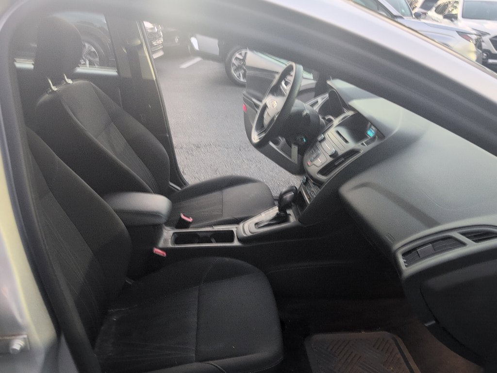 Used 2017 Ford Focus SE FWD image 11