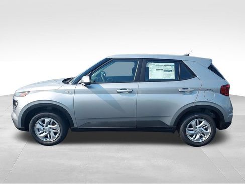 New 2026 Hyundai Venue SE FWD image 2