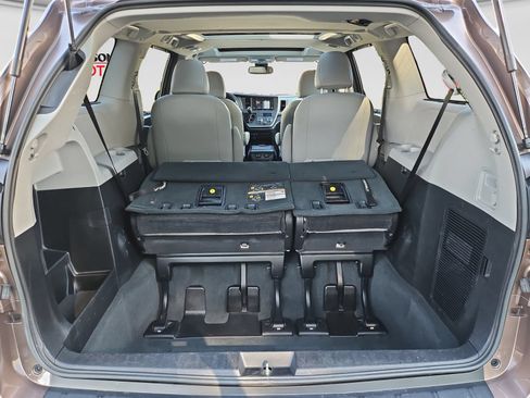 Used 2020 Toyota Sienna Limited AWD/4WD image 17