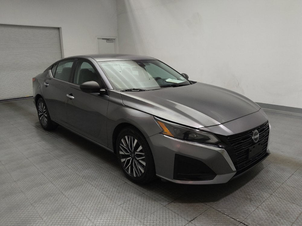 Used 2024 Nissan Altima 2.5 SV FWD image 13